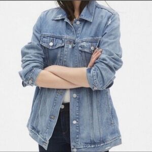 Lucky Brand Long line Trucker slightly distressed jean jacket size M